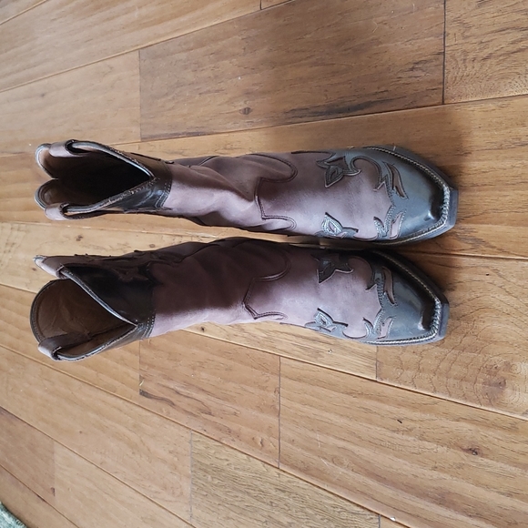 EUC Ariat Cowboy Boots - Picture 1 of 4